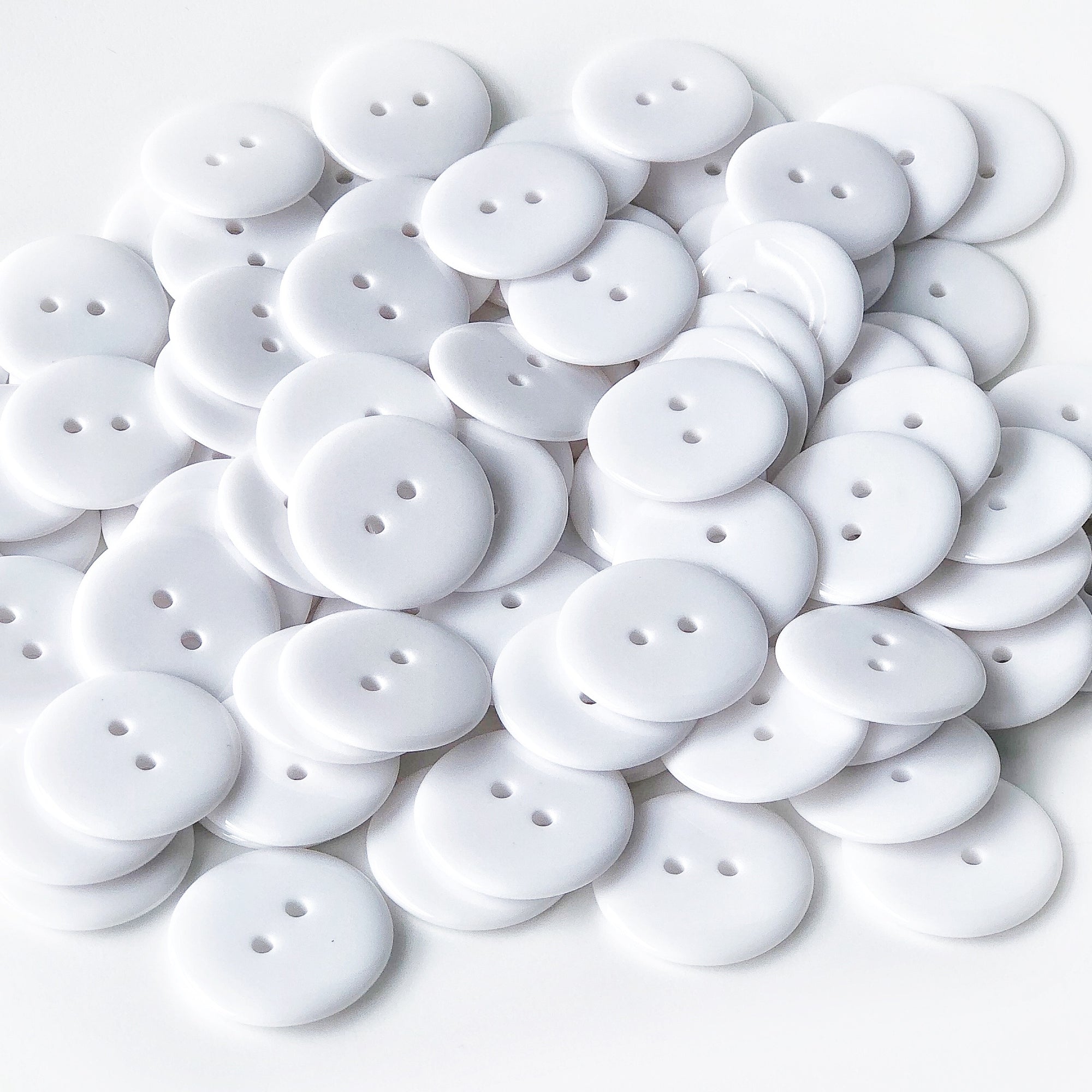 1000 Pack Assorted Buttons for Crafts, Round Resin Sewing Buttons with 2 or  4 Holes, Various Colors and Sizes 
